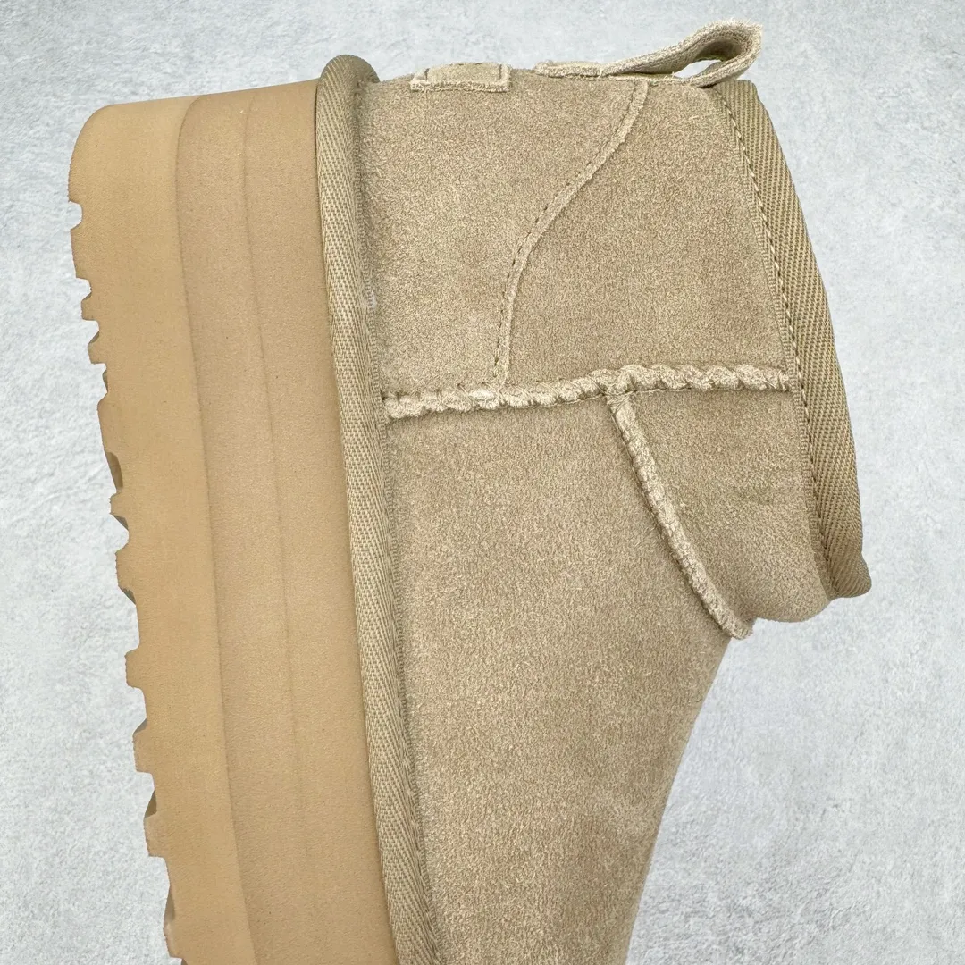 Pick up locally💰520 UGG 5092 Zhou Dongyu Mini thick-soled autumn and winter sheep fur integrated snow boots. All shoes are made from the same factory as ZP. Longfeng A-grade Australian imported sheep fur integrated women's boots. Brand OEM production line. Fully follow the ZP process. OEM original pattern maker. Adhering to the principle of no original shoes and no development selection. Pay attention to every detail. The most authentic version on the market. TREADLITE "Light Wing" technology outsole. Lightweight/durable/flexible/pile size: 35 36 37 38 39 40 Coding: by2936090